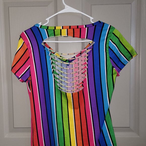 Rainbow 🌈 Back Cut-Out Shirt - Picture 2 of 3